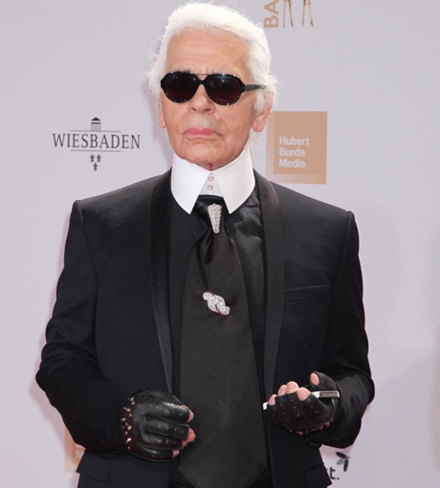 Karl Lagerfeld kam um Lady Gaga ihren Preis zu überreichen