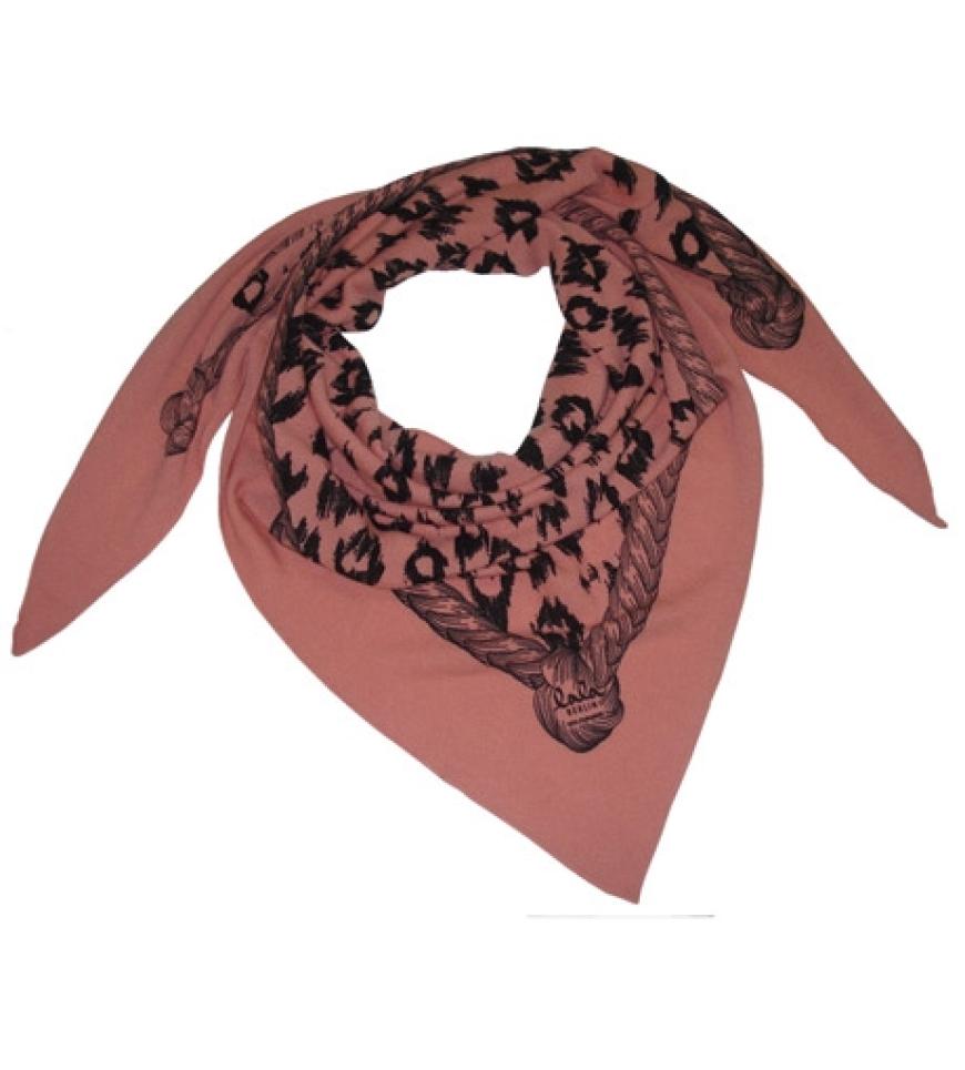 Leo Triangel Schal, 100% Cashmere, von Lala Berlin, ca. 300 Euro.
Erhältlich über quartier-deluxe.com