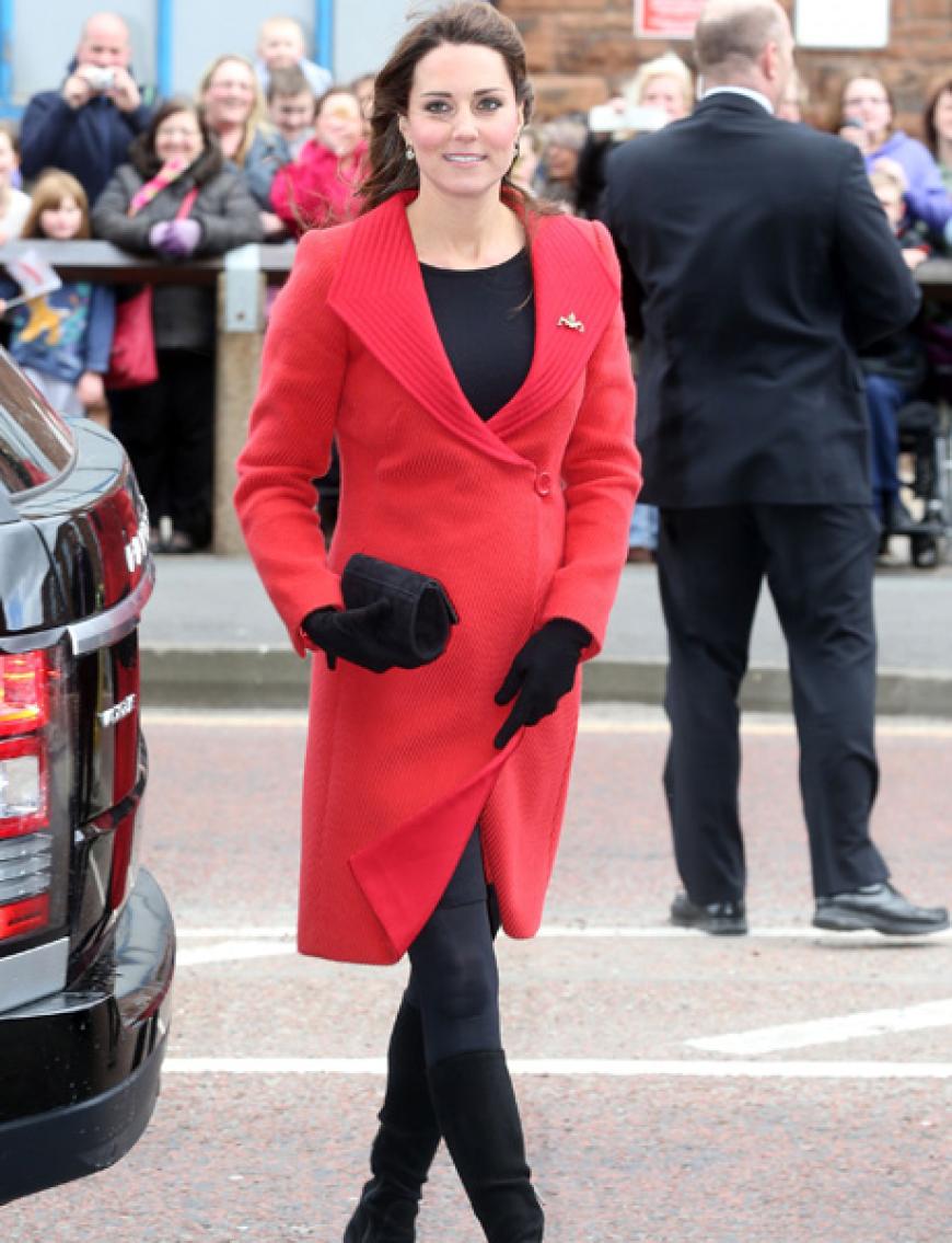 Unter dem Mantel konnte Kate ihren süßen Babybauch kaum noch verbergen
