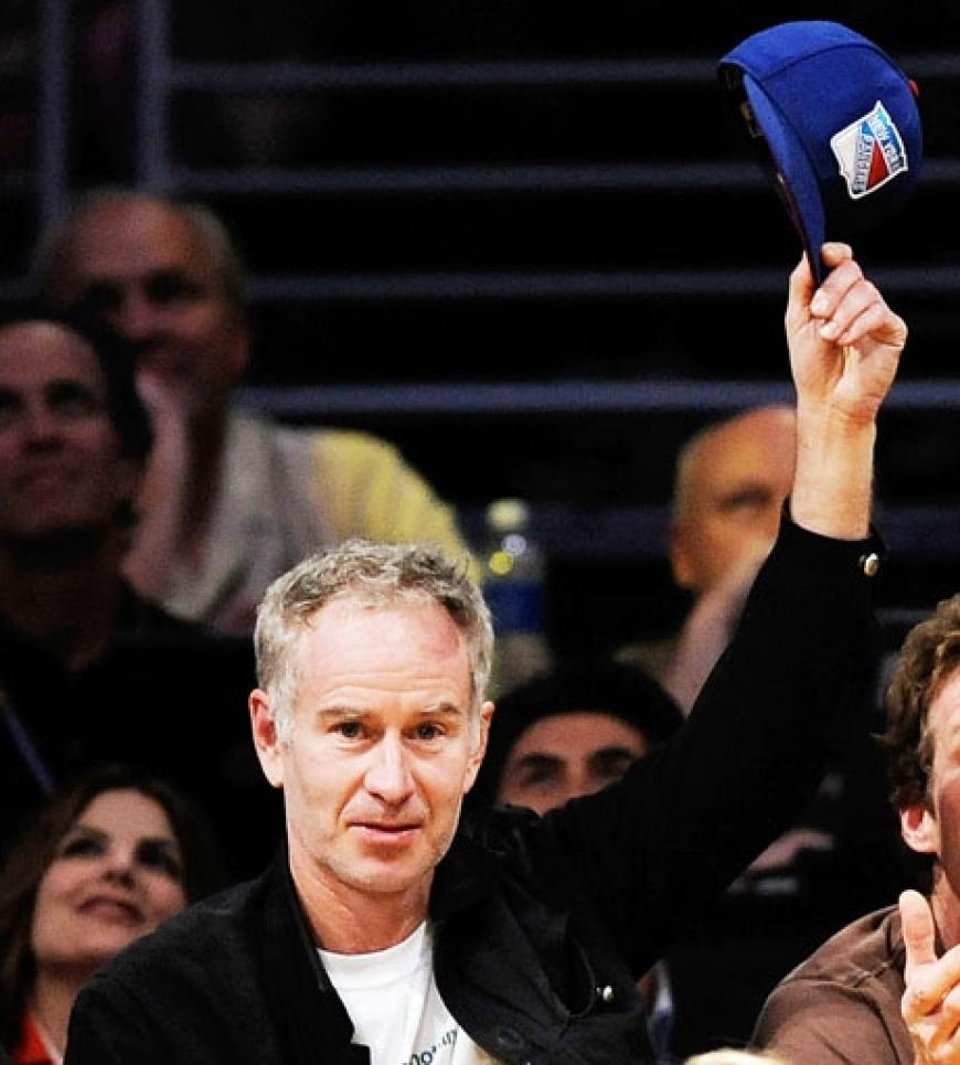 Ex-Tennis-Profi John McEnroe grüßt seine Fans
