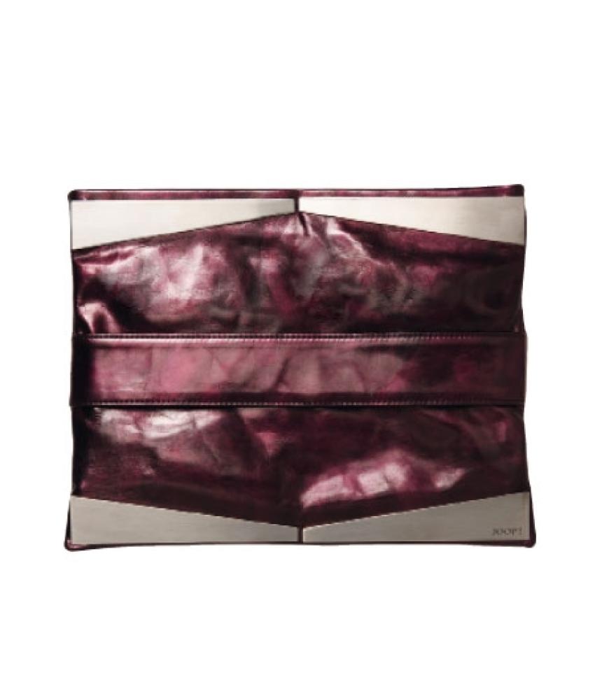 Sie sind groß geworden - und bieten mehr Platz als erwartet! XL-Clutch mit Trageriemen von Joop!, ca. 590 Euro