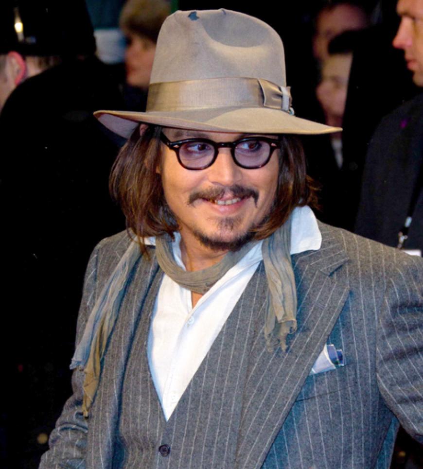 Johnny Depp kam zwar allein - war aber nicht weniger begehrt. Er darf sich übrigens über zwei Golden Globes-Nominierungen freuen