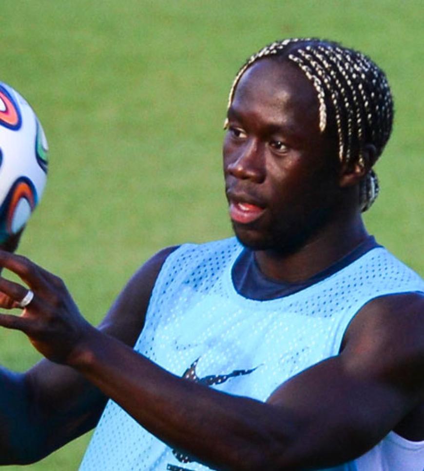 Eigenwilliger Look: Bacary Sagna (Frankreich) mit Zöpfchen