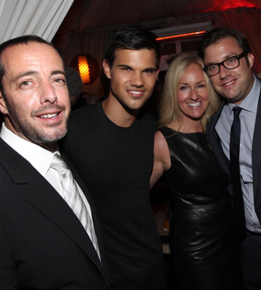 Nette Crew: Lee Stollman, Taylor Lautner, und Ellen Goldsmith-Vein