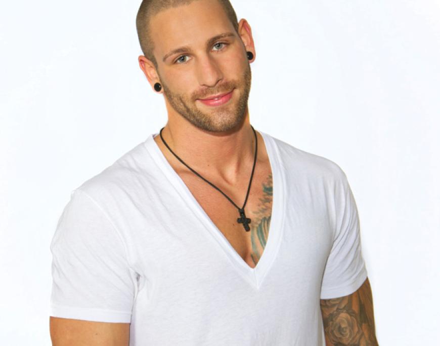 Es geht um Partys, Liebe, Intrigen und all die großen Probleme und kleinen Freuden, die das Leben einer Handvoll Laiendarsteller so mit sich bringt. Und das ist einer davon: Der Fitnessfreak: Patrick, 28