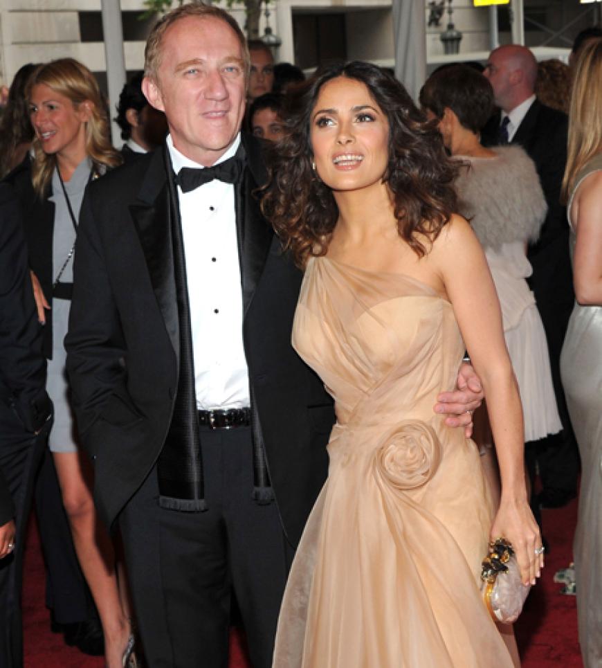 Francois-Henri Pinault und seine Ehefrau Salma Hayek (in Alexander McQueen)