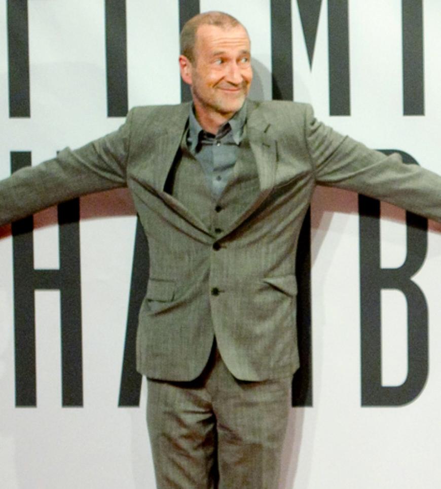 Moin, moin! In Hamburg startete am Donnerstag, 29.9.2011, das 19. Filmfest. Zur feierlichen Eröffnung zog es zahlreiche Promis in die Hansestadt. Für Schauspieler Peter Lohmeyer war der Besuch jedoch ein Heimspiel