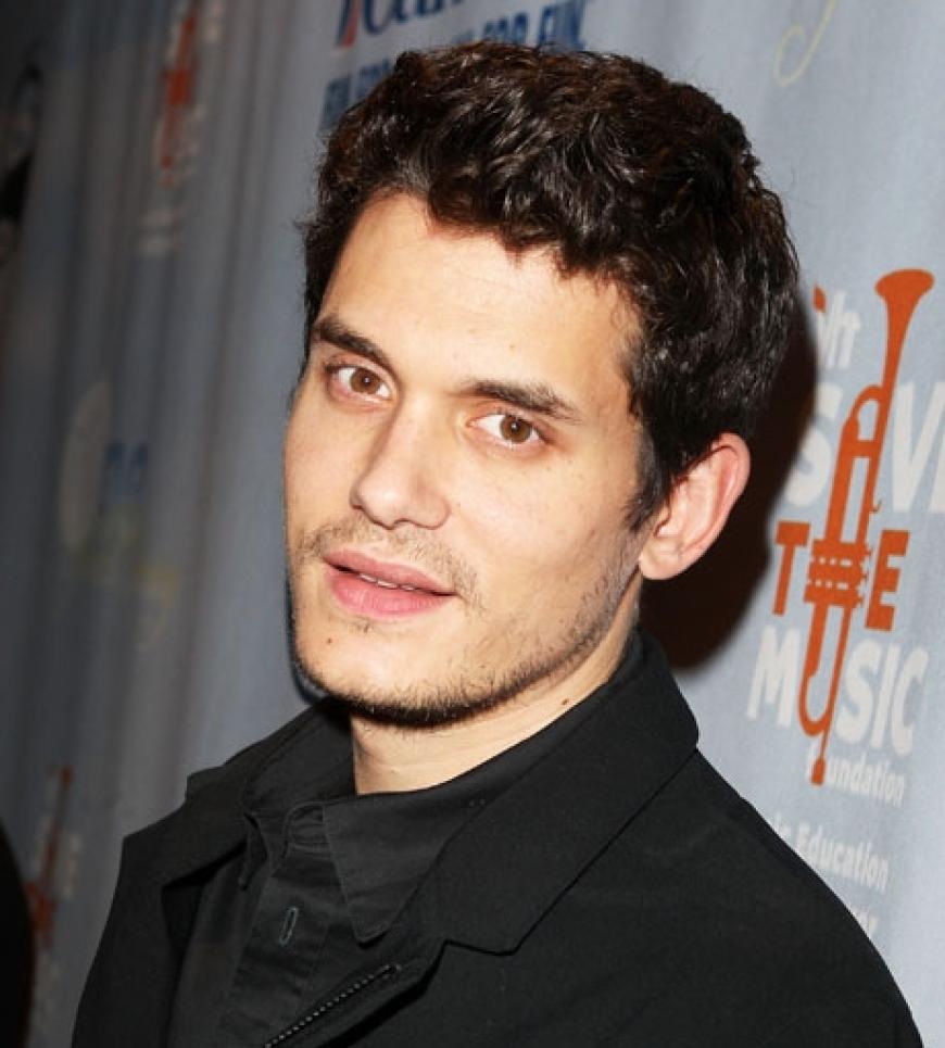 Nach dem Ende der Beziehung mit Jennifer Aniston, ist John Mayer auf der Suche nach sich selbst und einer neuen Liebe