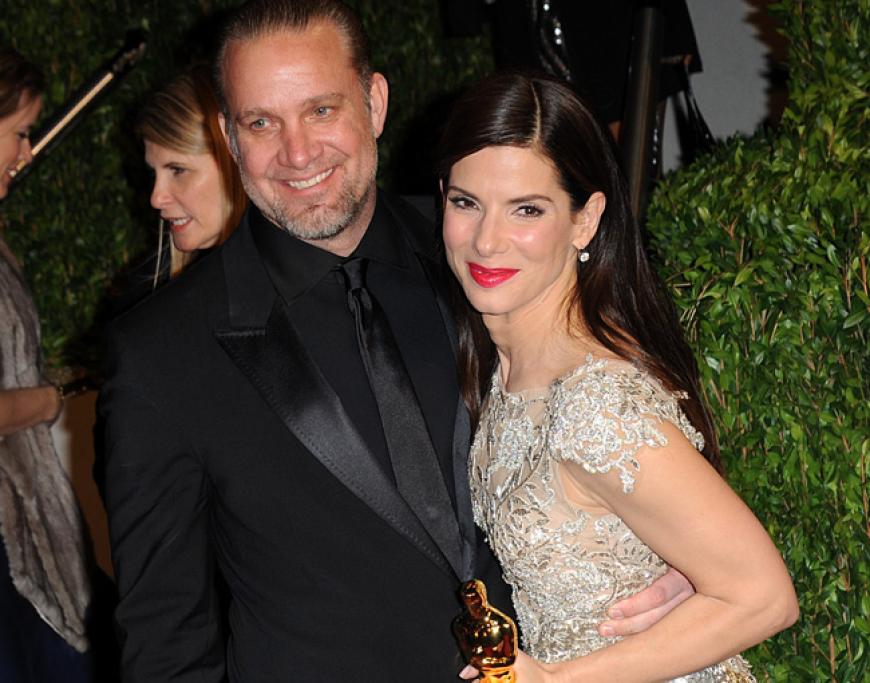2010: Sandra Bullock & Jesse James: Frauke Ludowig: „Er hat ja schon immer das Rampenlicht gesucht. Aber Sandra Bullocks Oscar hat damit sicher nichts zu tun. Zu dem Zeitpunkt, als sie ihn gewann, hatte Jesse James sie ja bereits betrogen