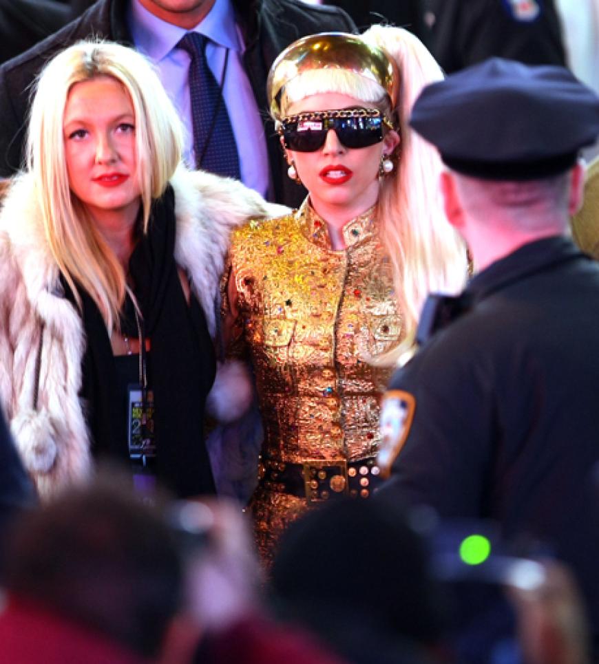 Anmarsch mit der eigenen Entourage: Lady Gaga