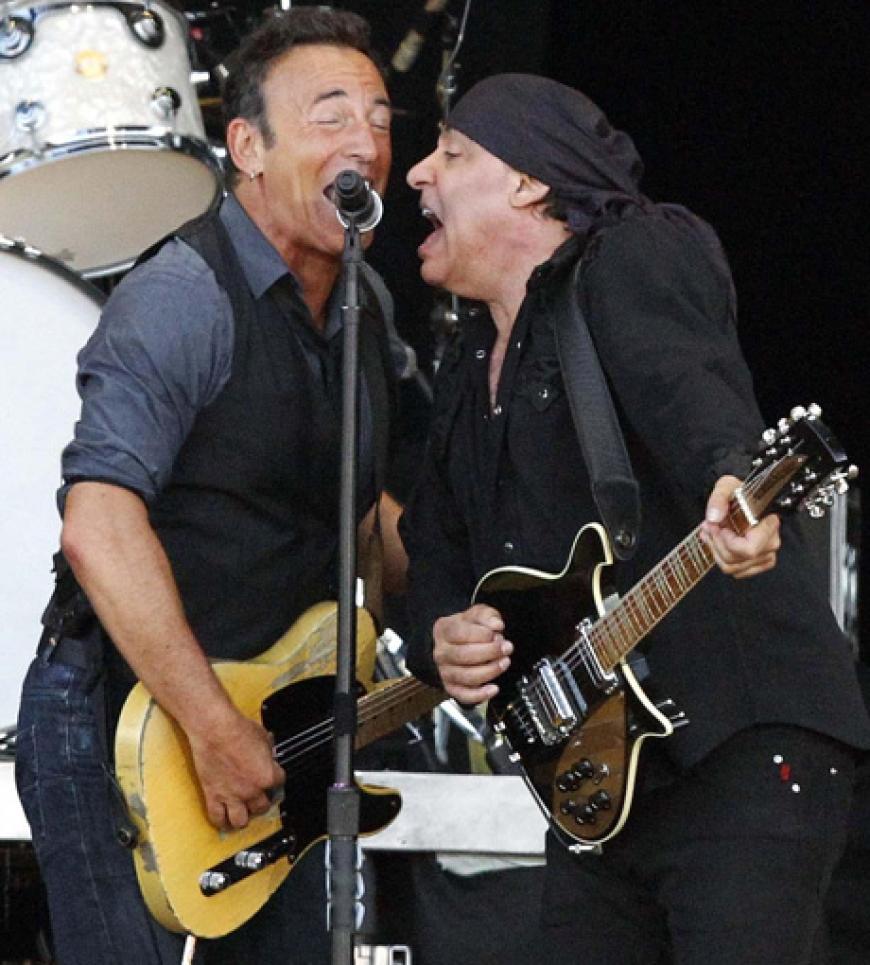 Altrocker Bruce Springsteen haut lieber in die Saiten und rockte seine Superhits