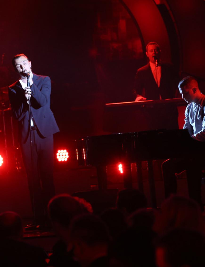 Auf der Bühne sorgten Theo Hutchcraft und Adam Anderson Hurts für die richtige Stimmung