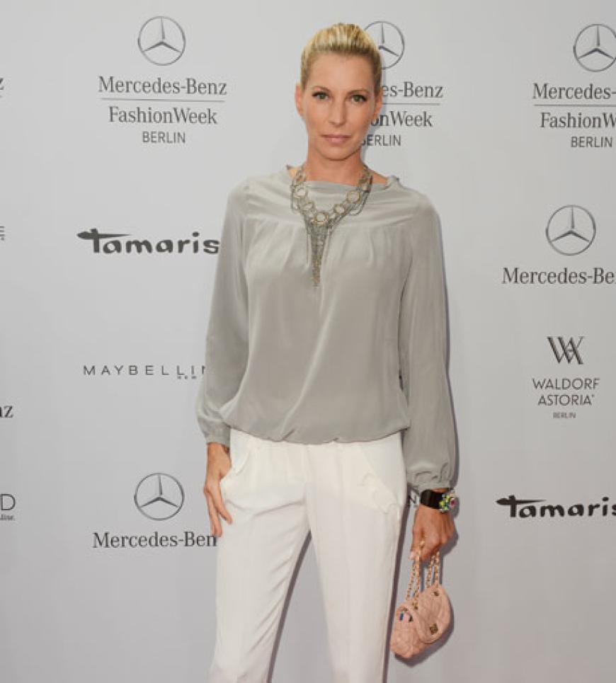 Giulia Siegel vor der Show von Guido Maria Kretschmer