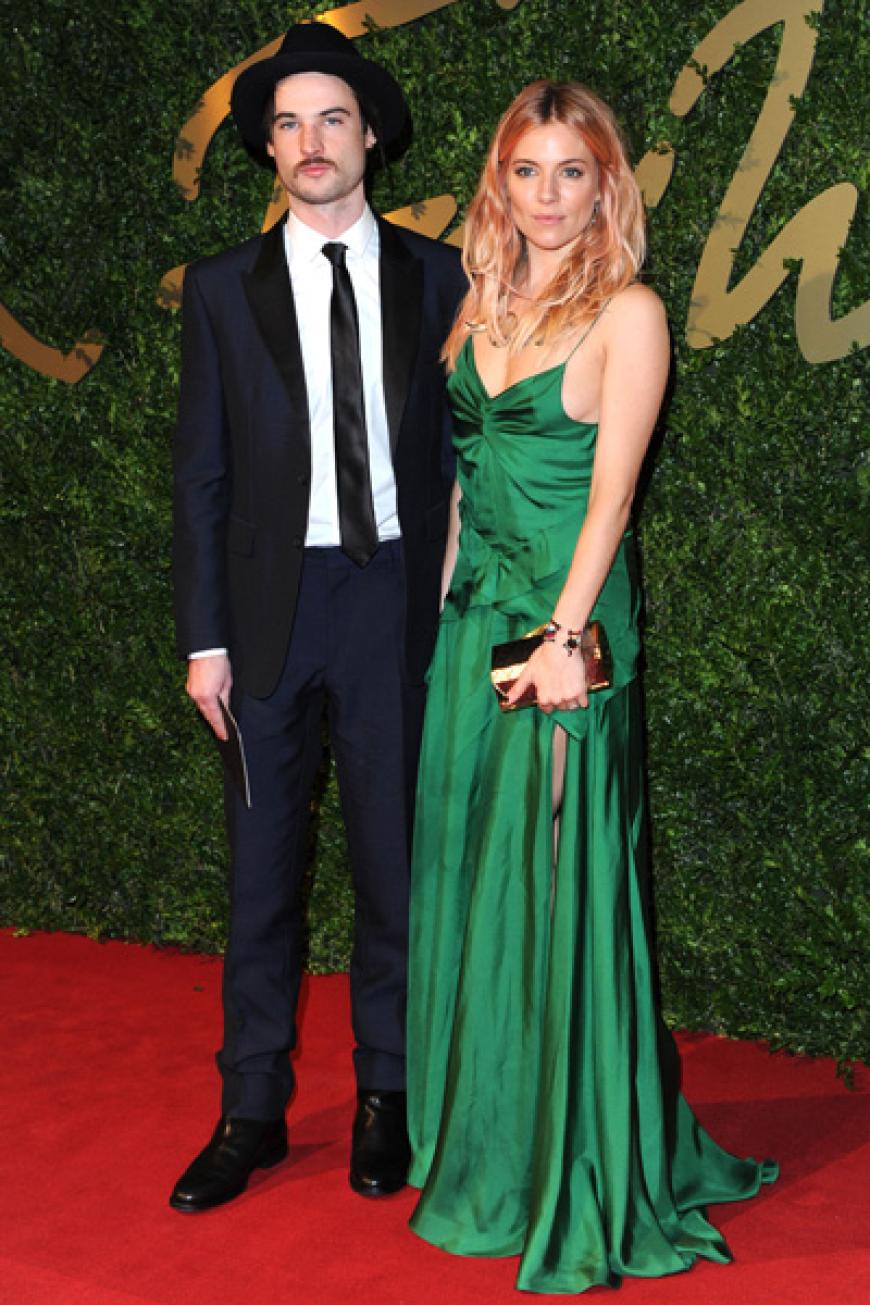 Sienna Miller (r.) mit ihrem Freund Tom Sturridge