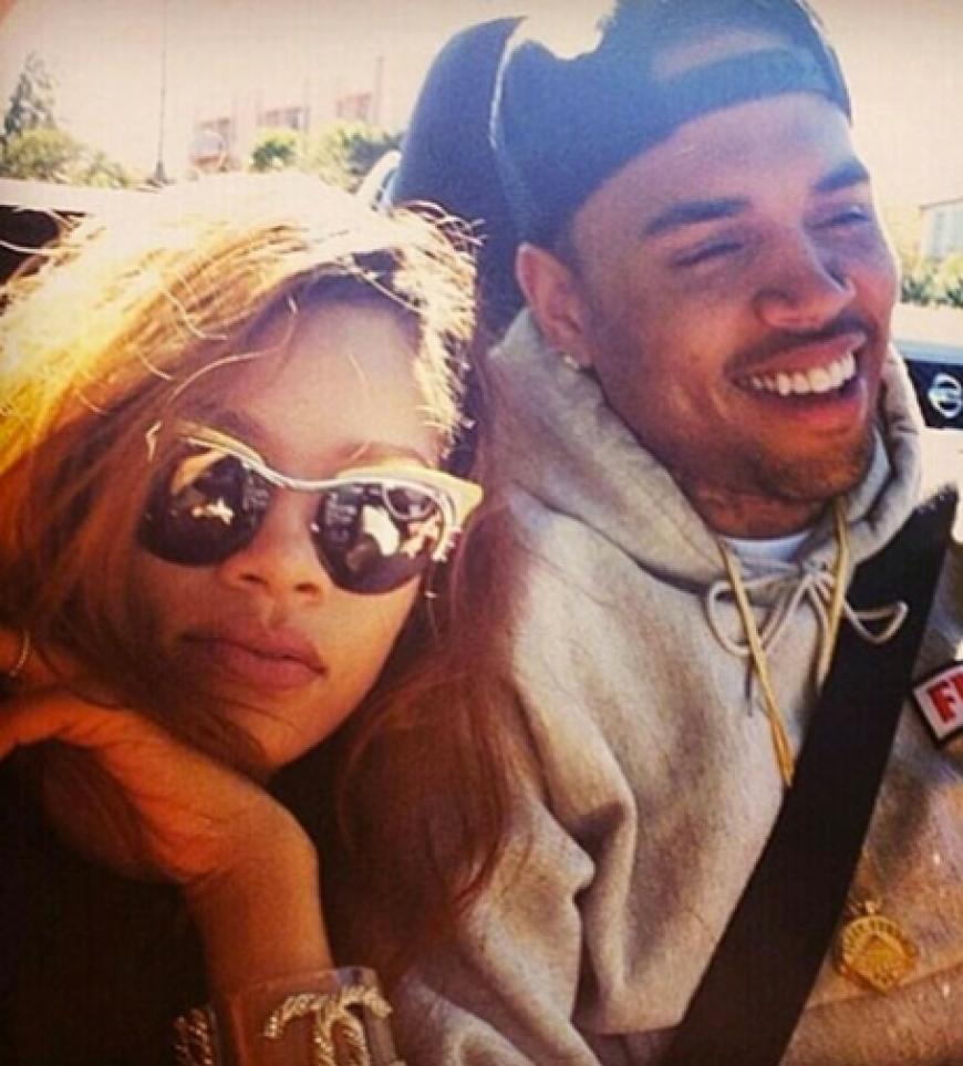 Ja was denn nun? Einen Tag nach den Trennungsnews postete Rihanna dieses Bild mit ihrem Lover Chris Brown. Abwarten, bis es zum nächsten Liebes-Aus-Gerücht kommt ...