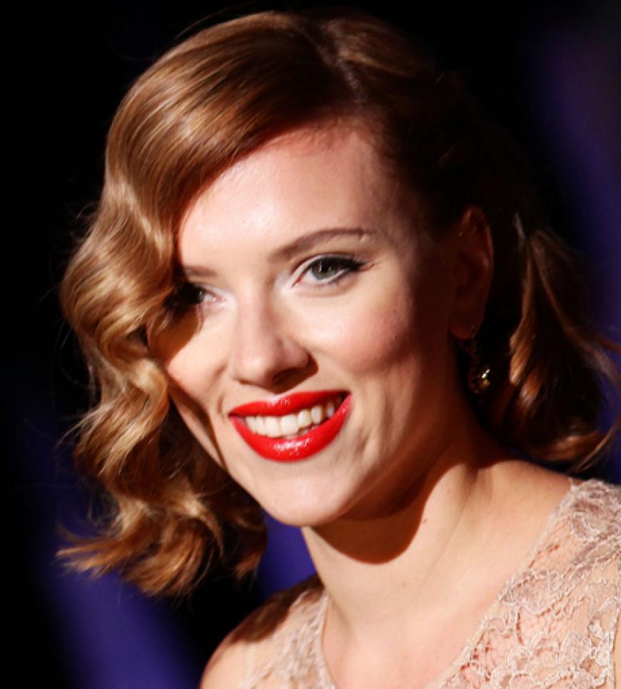 Scarlett Johannson mit sexy Lippenfarbe
