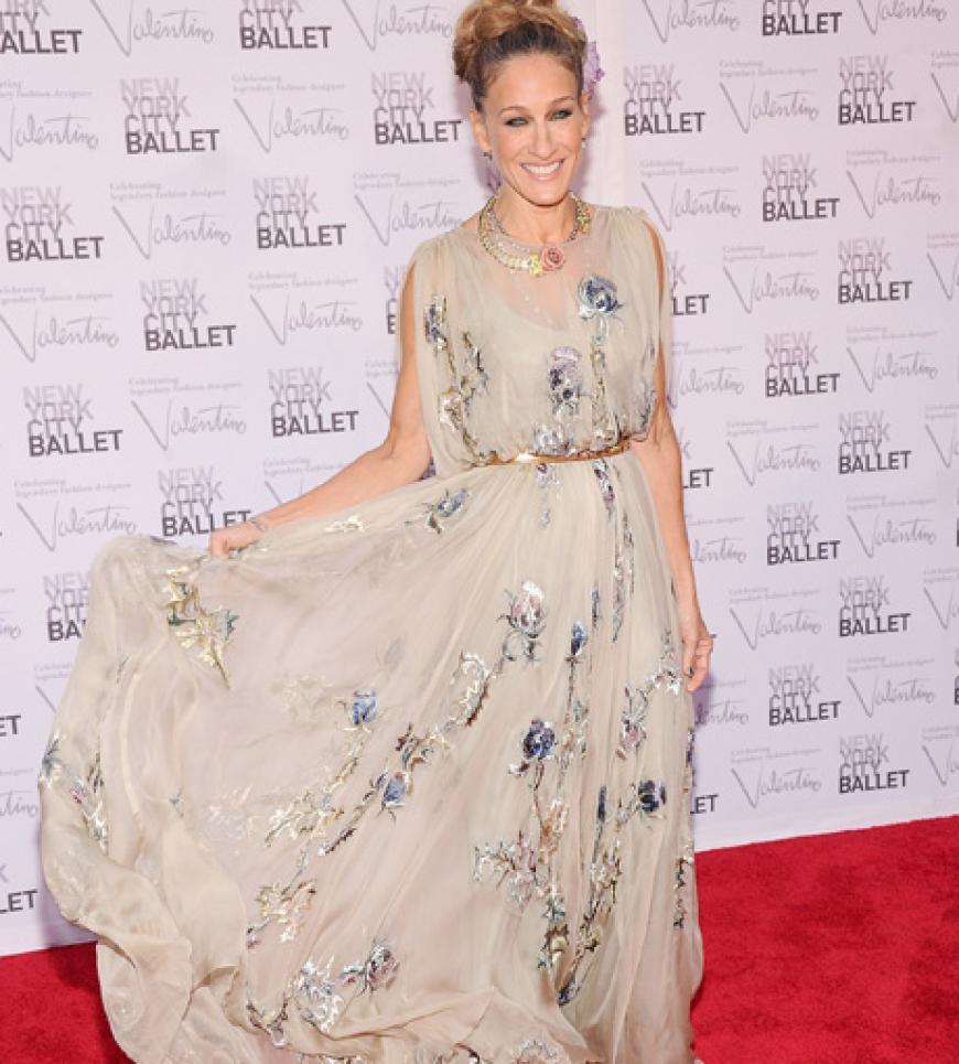 Schauspielerin und Mode-Ikone Sarah Jessica Parker schwebte in einer Valentino-Kreation über den Roten Teppich