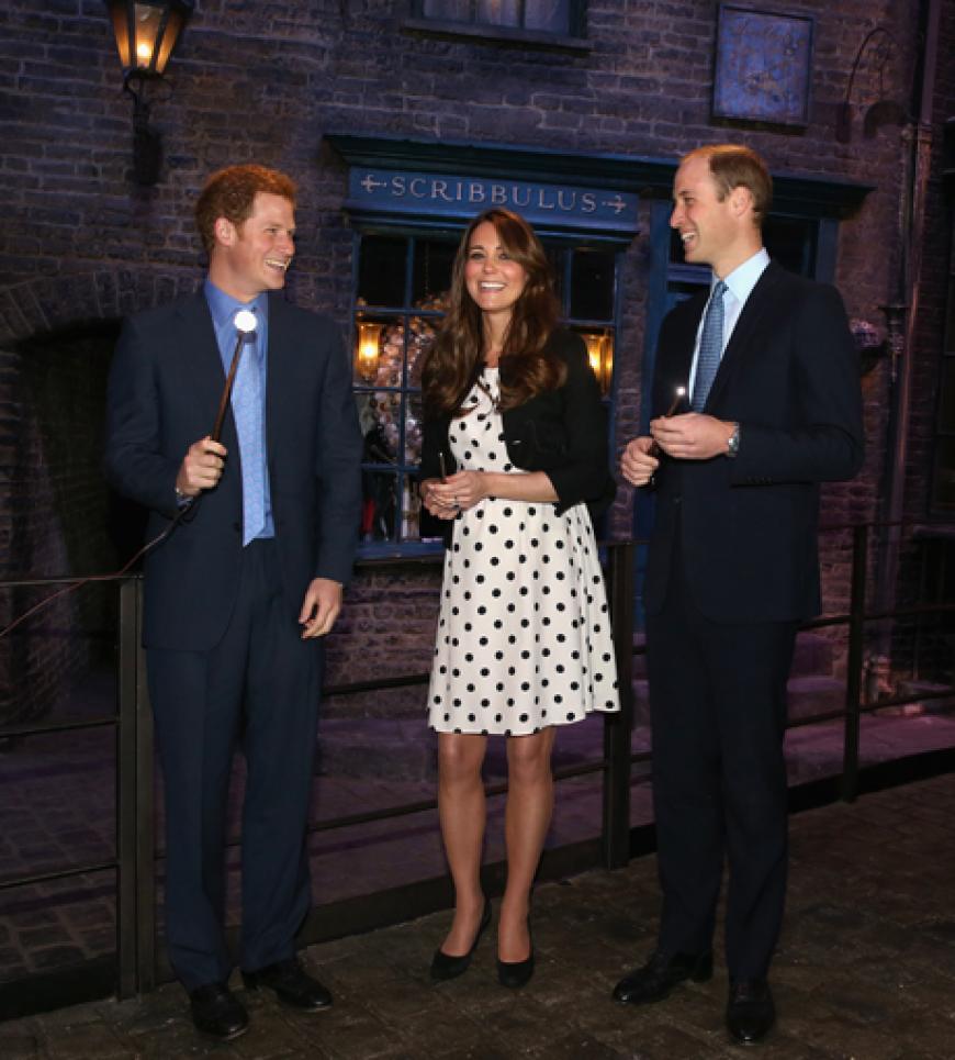 Freitag, 26. April: Kate, William und Rotschopf Harry besuchten die
