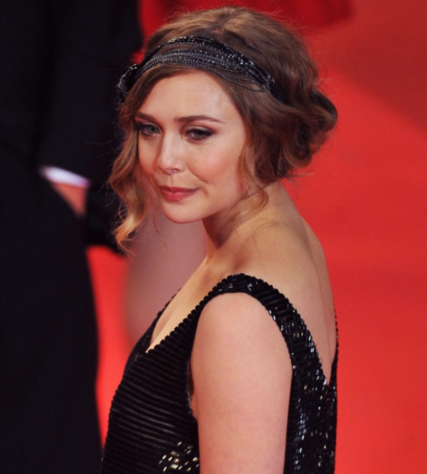 Eigentlich sorgten ihr berühmten Zwillingsschwestern Mary-Kate und Ashley Olsen immer für Aufmerksamkeit. Nun schaffte es auch Elizabeth Olsen ins Rampenlicht und ist momentan zu Gast bei den Filmfestspielen in Cannes