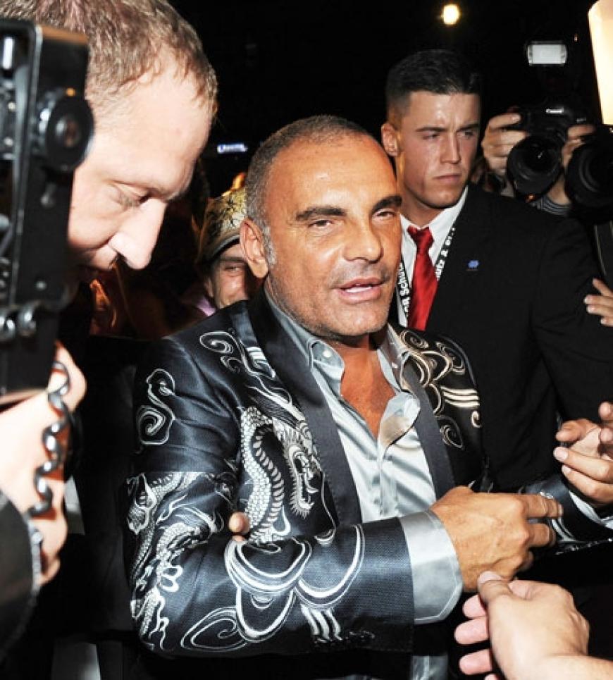 Christian Audigier kämpft sich durch das Getummel