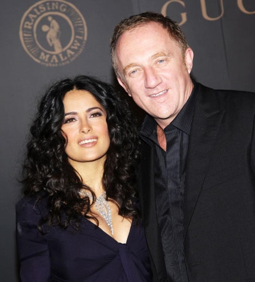 Salma Hayek und ihr Mann François-Henri Pinault lieben sich wieder. Auch haben sie sich zum zweiten Mal das Ja-Wort in Venedig gegeben. Am Valentinstag 2009 hatte das Paar auf einem Pariser Standesamt geheiratet. Diesmal jedoch heiratete Salma ihren Mann in Weiß und mit einem riesigen Fest