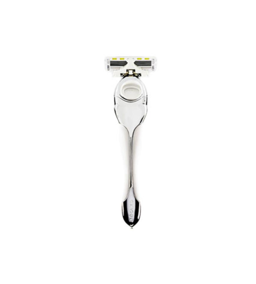 Dieser formschöne Rasierer hat einen Kopf mit 4 Klingen und zaubert dadurch im handumdrehen glatte Babyhaut. von shave-lab,com, ab ca. 15 Euro