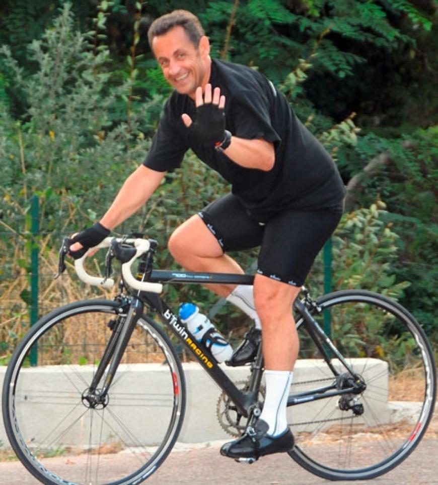 Frankreichs ehemaliger Staatspräsident Nicolas Sarkozy fährt in seiner Freizeit gerne Rad