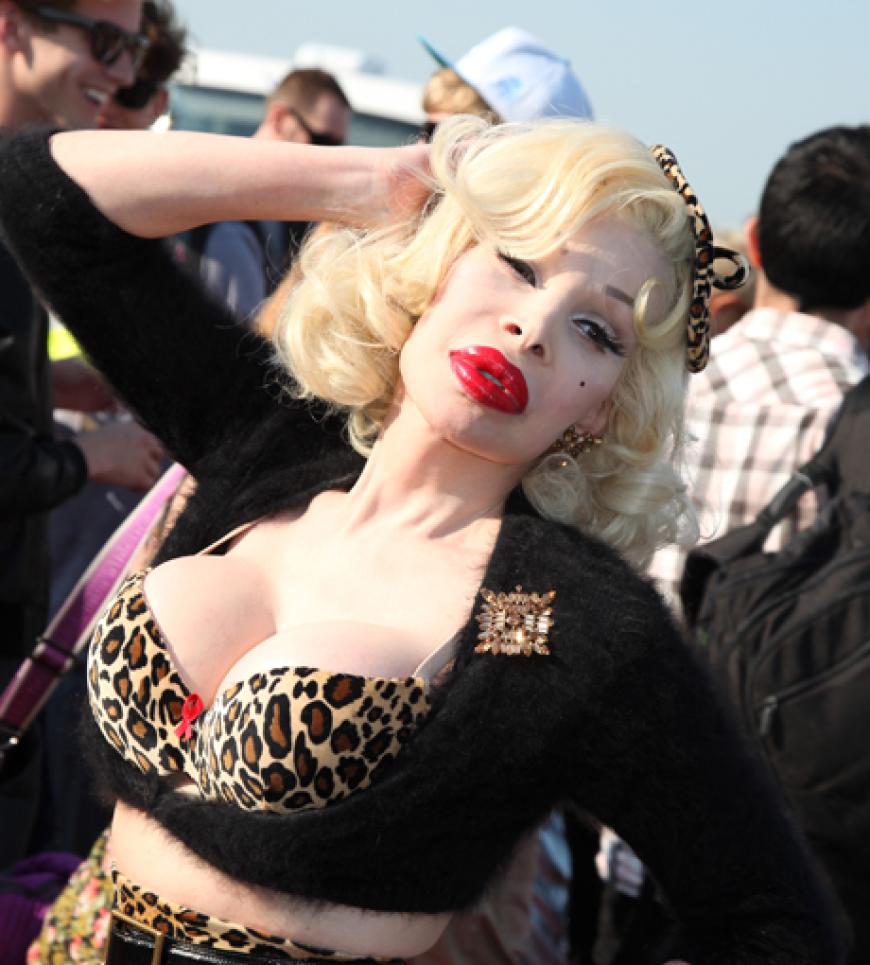 Die amerikanische Drag-Queen Amanda Lepore zeigte sich in Posierlaune