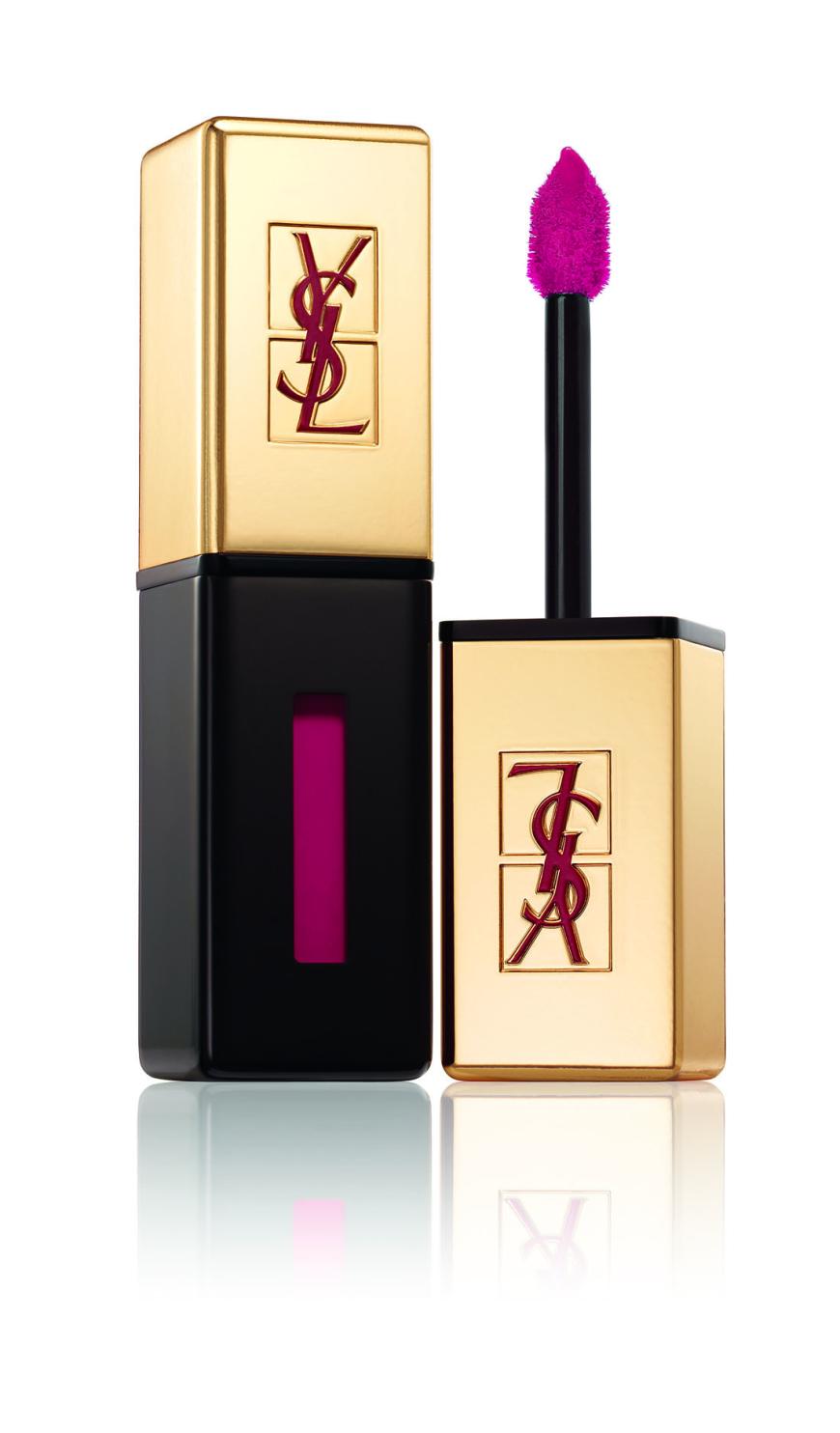 Um das Make-Up zu einem echten Hingucker zu machen, darf ein Lip Gloss in einem Beerenton nicht fehlen.