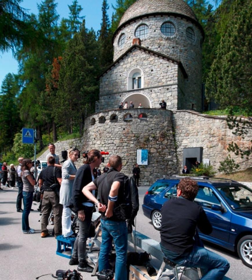 Presserummel vor dem Segantini Museum in St. Moritz