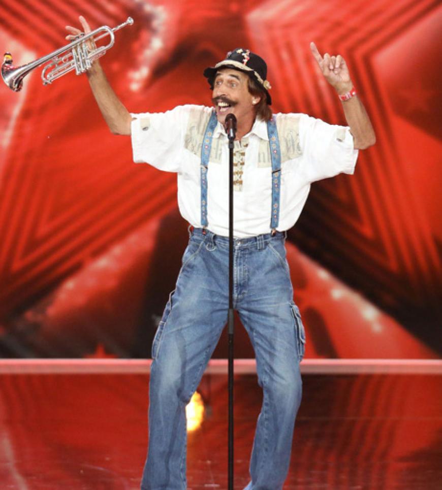 Musiker Sigi Michel, 66, aus Langwiesen mit seiner Trompete