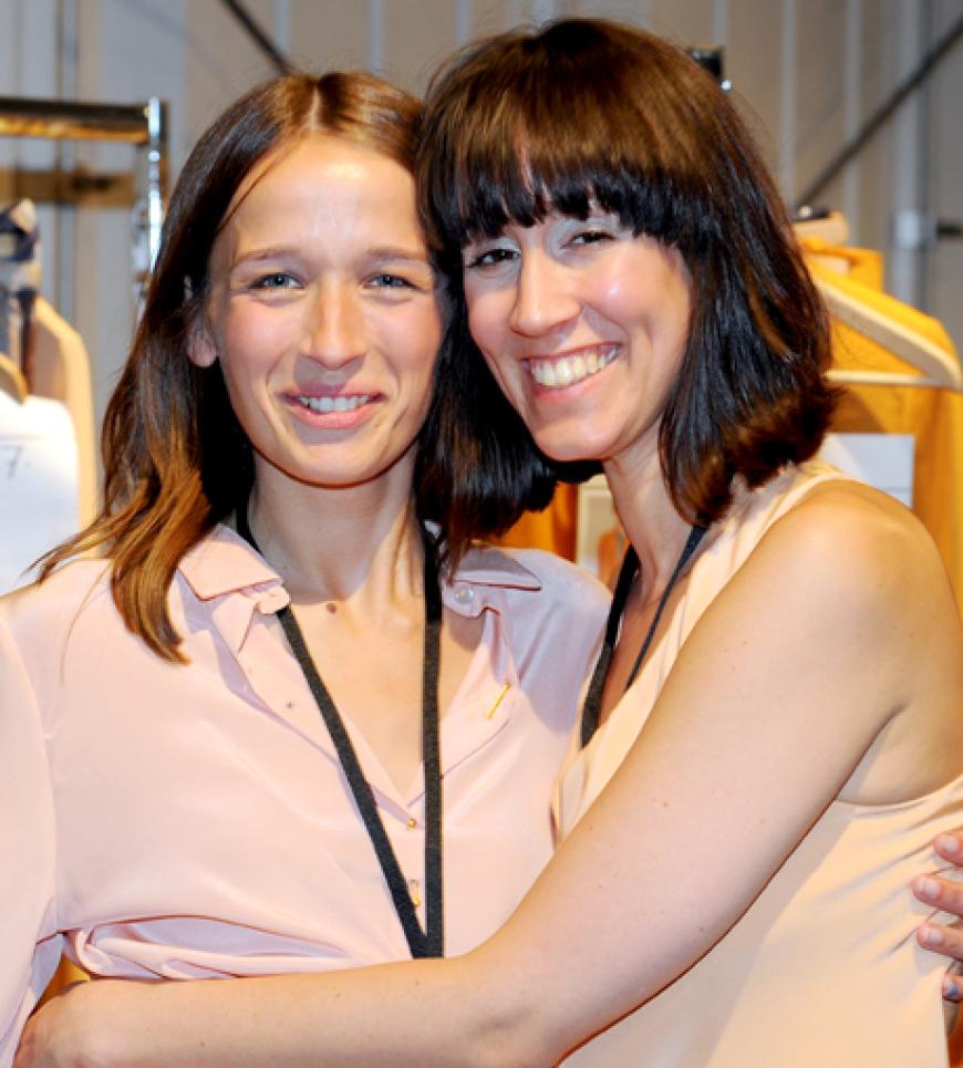Hatten allen Grund zur Freude: Die beiden Designerinnen Christine Pluess und Livia Ximénez Carillo von Mongrels inCommon lieferten wieder einmal eine tolle Kollektion ab