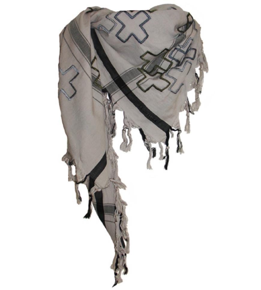 Tuch mit Kreuz-Print von Leigh & Luca, ca. 120 Euro