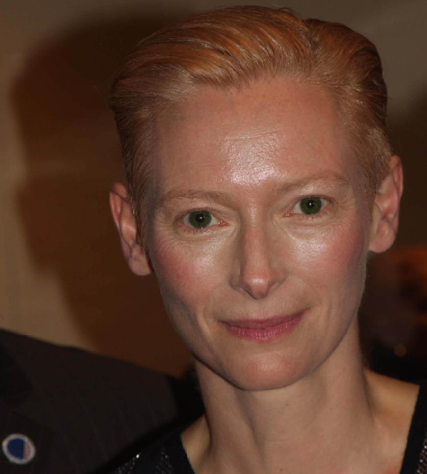 Androgyne Ikone: Tilda Swinton kam zur Modenschau von Pringle of Scotland