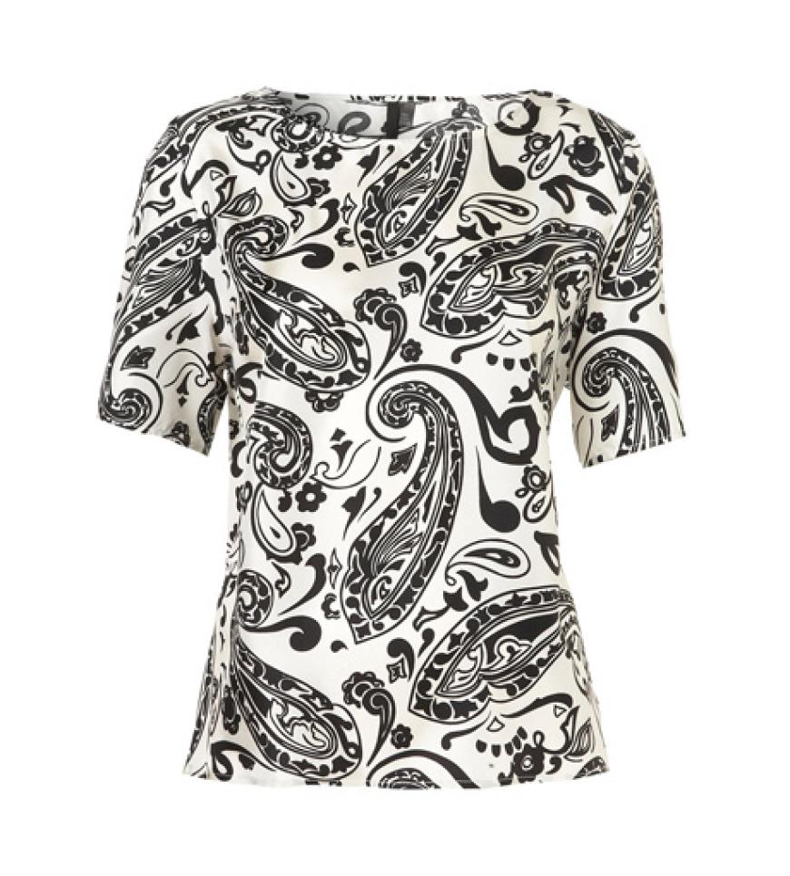 Sängerin Jessie J liebt es mit crazy Outfits aufzufallen. Das Shirt mit Paisley-Muster hat sie von Topshop, ca. 65 Euro