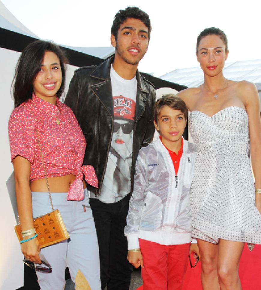 Ein Bild fürs Familienalbum: Rafaela und ihr Freund Noah Becker, Elias und Lilly Becker