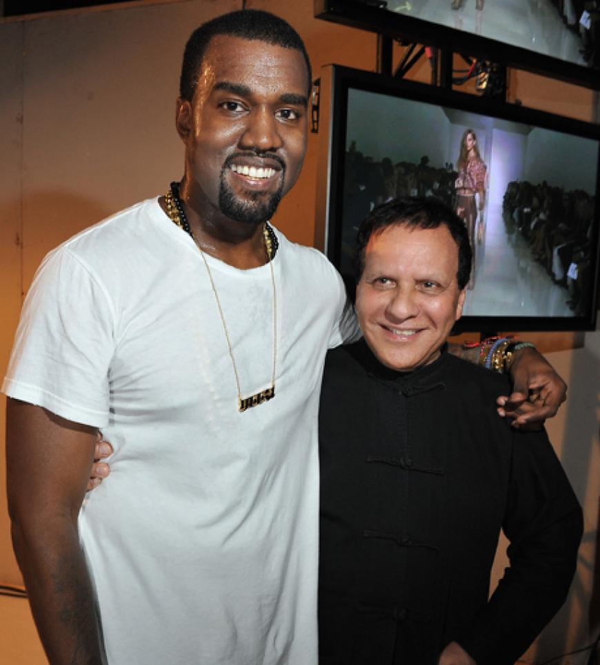 Gute Freunde - und gute Inspirationsquelle? Kanye West mit dem Designer Azzedine Alaia, der dem Musiker mit Tipps und Tricks für seine erste eigene Kollektion zur Seite stand