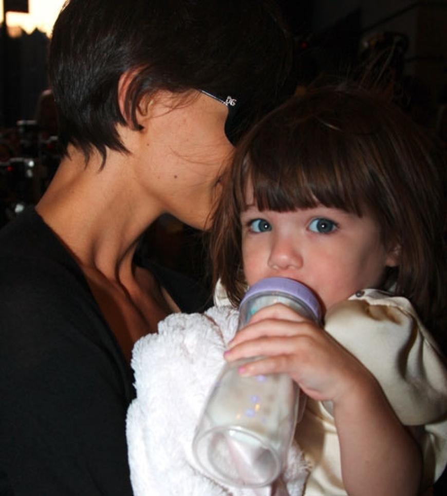 Suri Cruise, die die kleine Tochter von Katie Holmes und Tom Cruise, feiert heute ihren dritten Geburtstag. Happy Birthday!