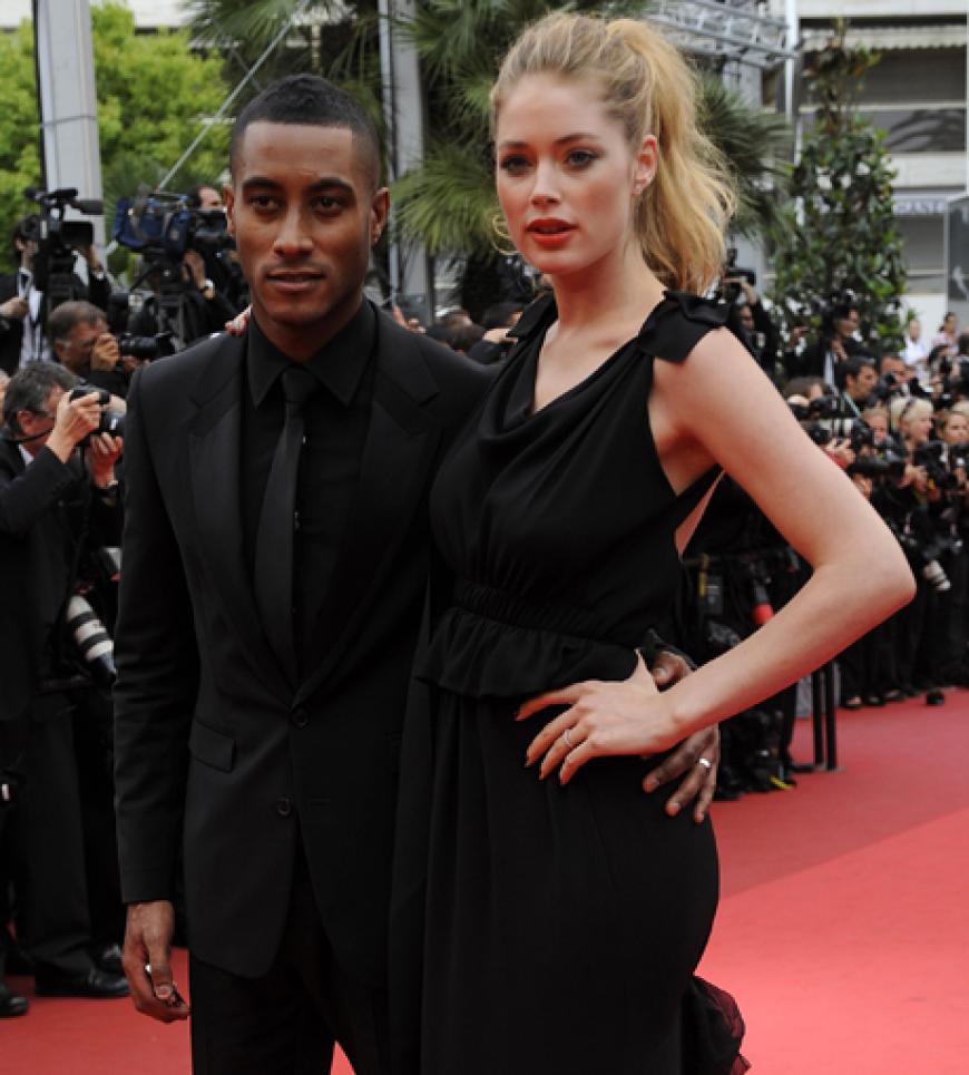 Das Model mit ihrem Ehemann DJ Sunnery James auf dem Roten Teppich der