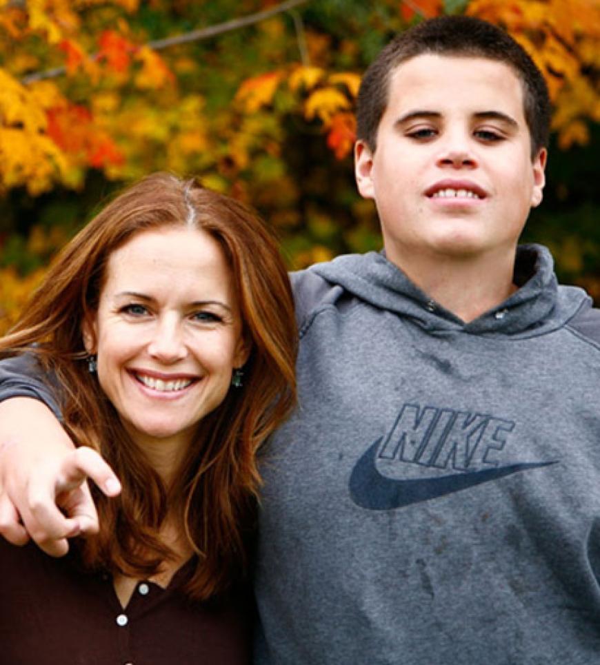 Jett Travolta (r.), der Sohn von Kelly Preston (l.) und John Travolta, verstarb mit nur 16 Jahren