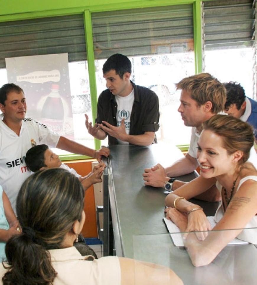 Brad Pitt begleitet seine Freundin immer öfter bei ihren Einsätzen. Hier sind sie in San Jose, Costa Rica