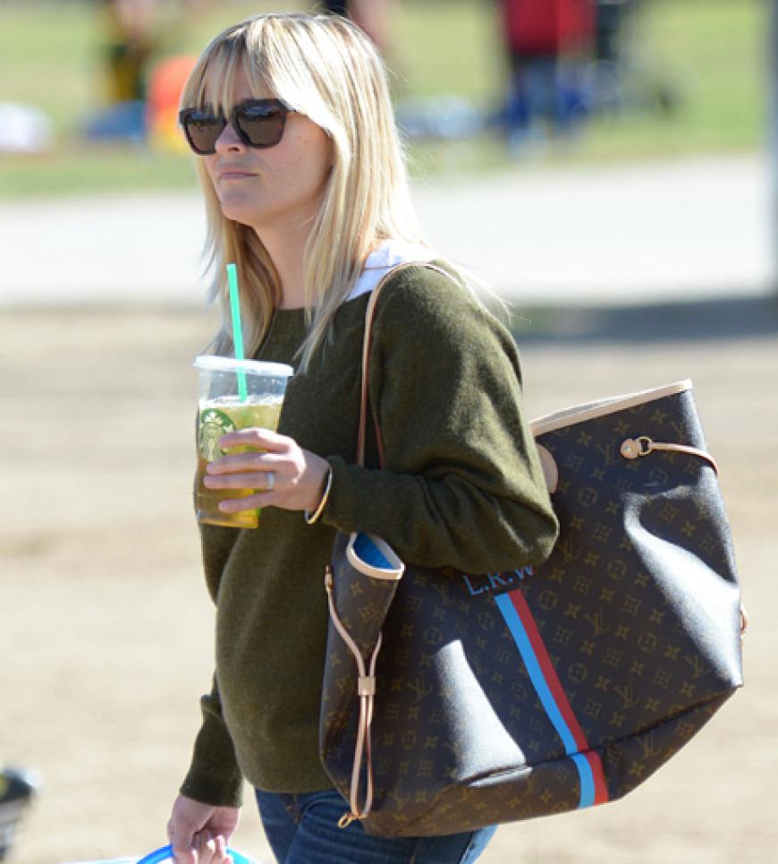 Los Angeles: Schauspielerin Reese Witherspoon auf dem Weg zum Fussballspiel ihres Sohnes Dylan