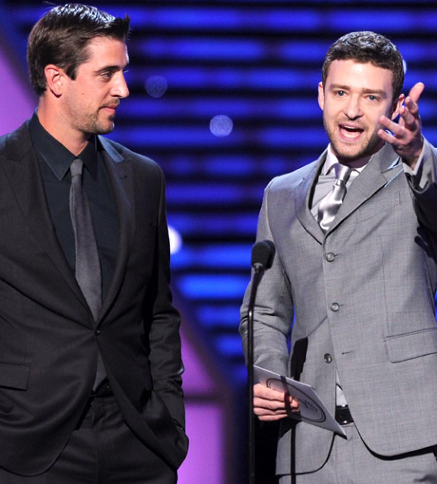 Staraufgebot bei den diesjährigen ESPY Awards in Los Angeles! Justin Timberlake führte durch die Show, Ryan Reynolds vergab eine Trophäe, Dirk Nowitziki wurde ausgezeichnet, Justin Bieber & Selina Gomez turtelten in der ersten Reihe. Wer sonst noch da war? Das verrät OK!