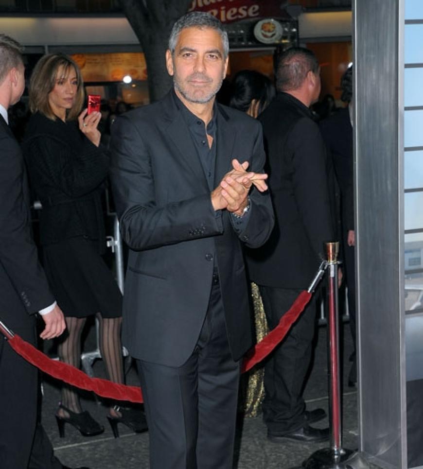 George Clooney mimt in