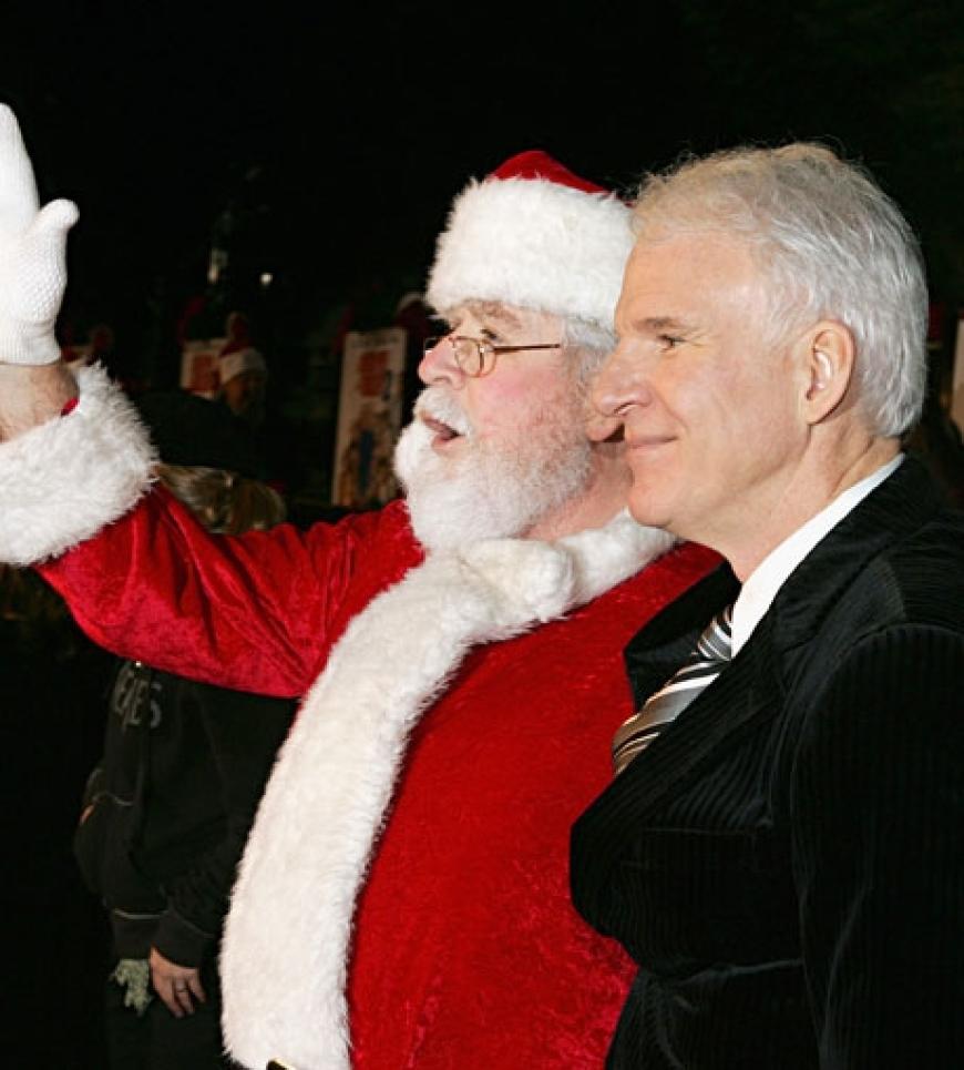 Himmlisches Duo: Schauspieler Steve Martin mit dem Weihnachtsmann