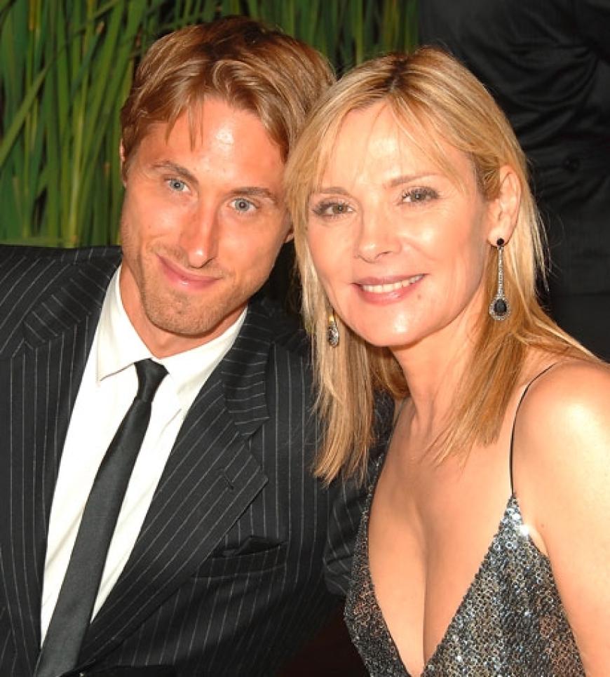 Kim Cattrall liebt junge Männer - im Film und im wahren Leben. Doch diese Leidenschaft bringt ihr kein Glück. Im Juli trennte sie sich von Alan Wyse
