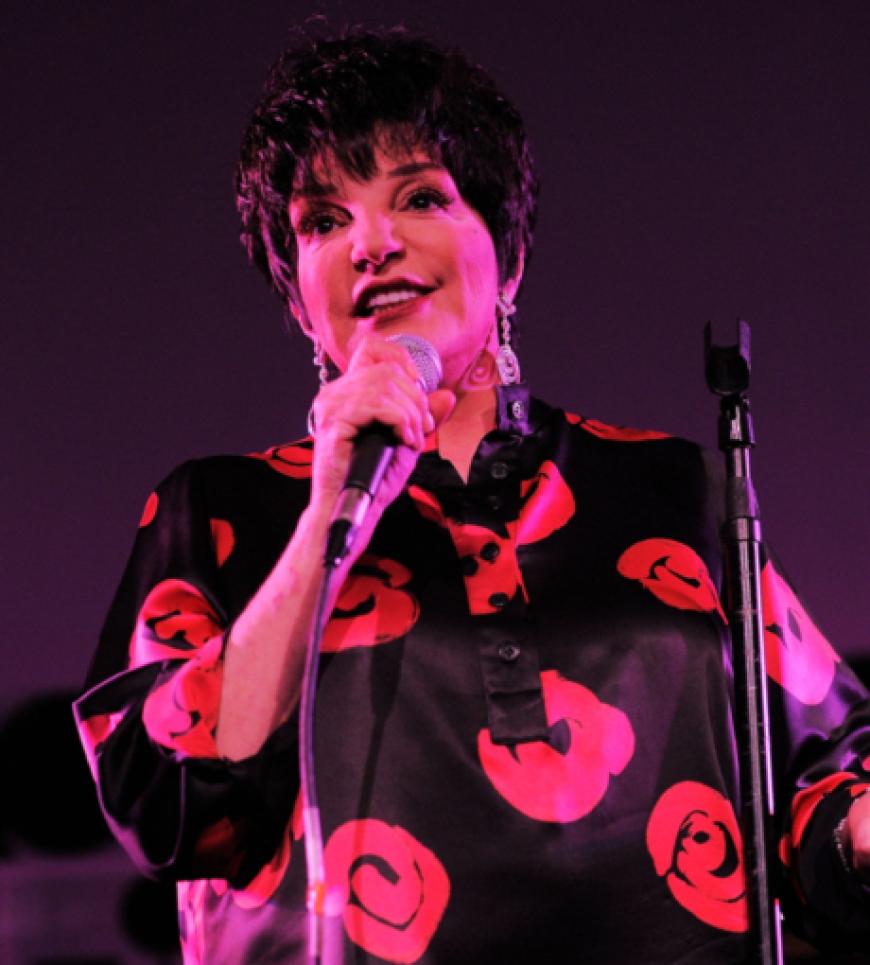 Auch Kollegin Liza Minelli sang für die anwesenden Gäste und erntete tosenden Applaus