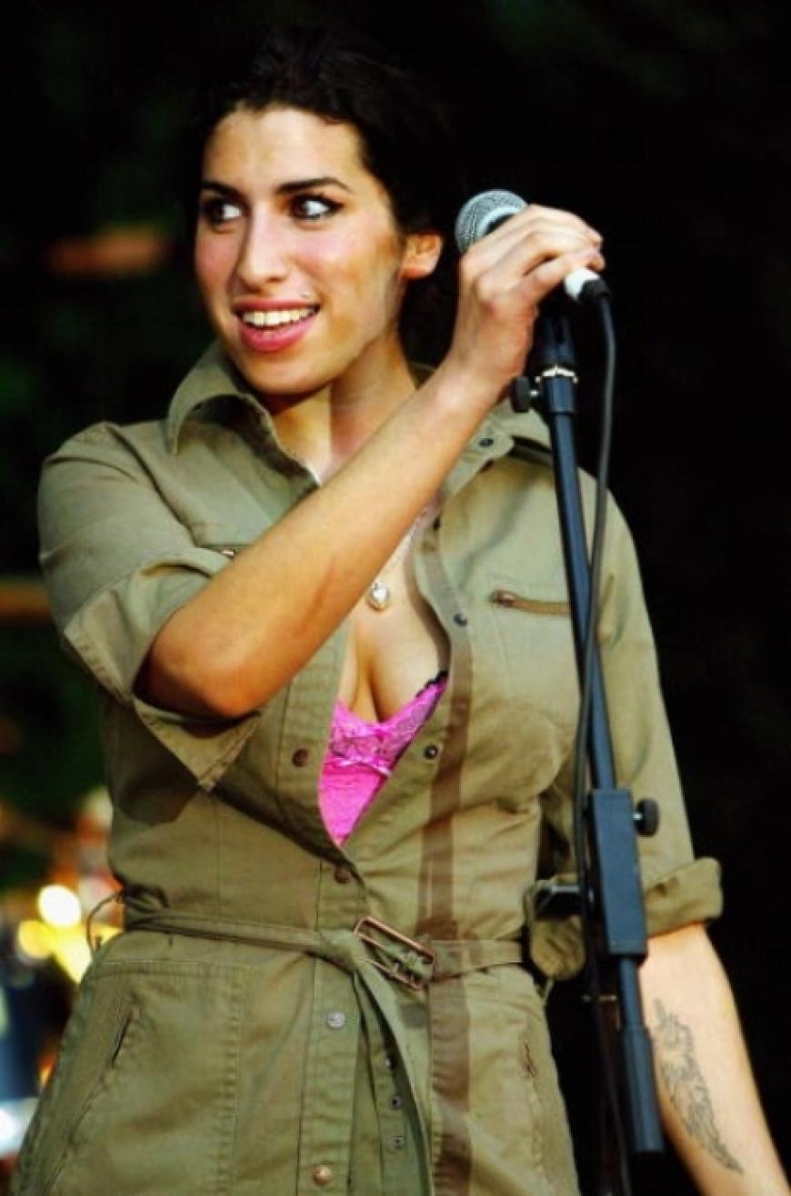 Amy beim Cannizaro Park festival in Wimbledon (2004)