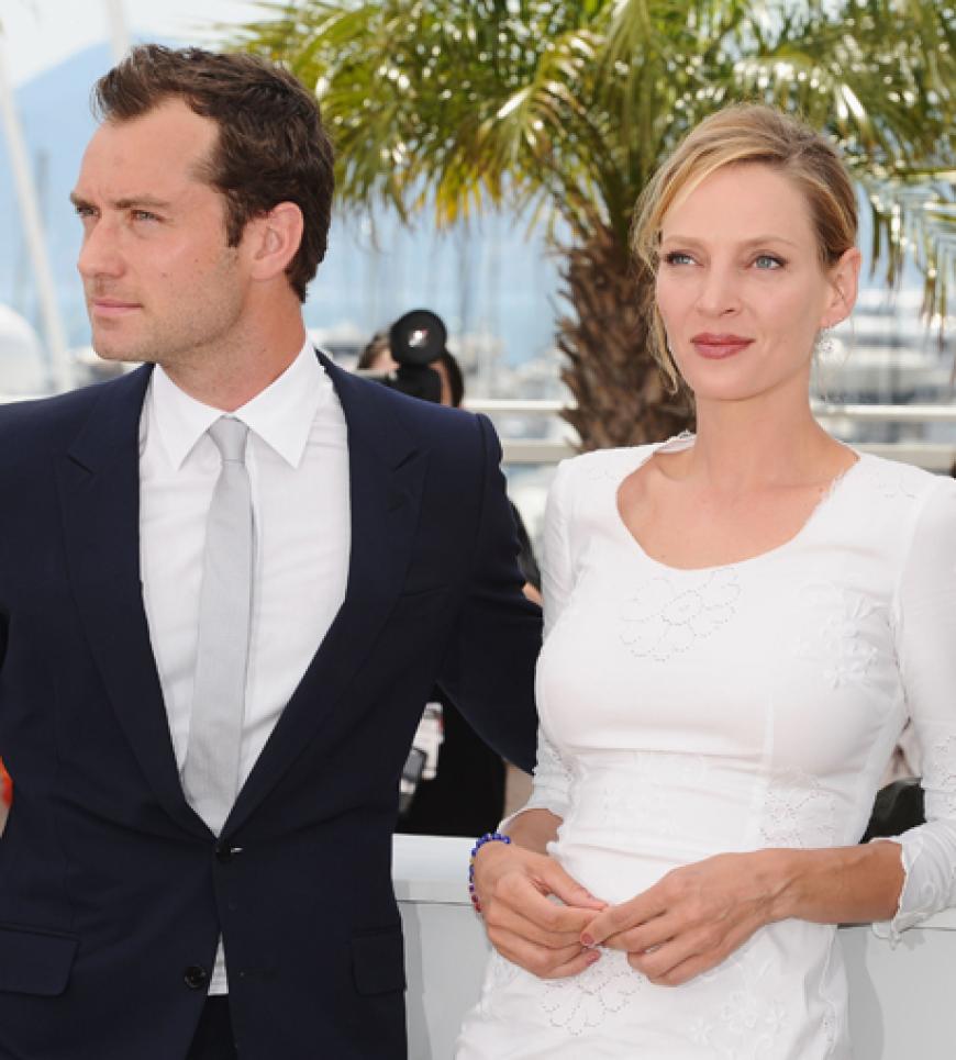Uma Thurman posiert mit Jury-Kollegen Jude Law