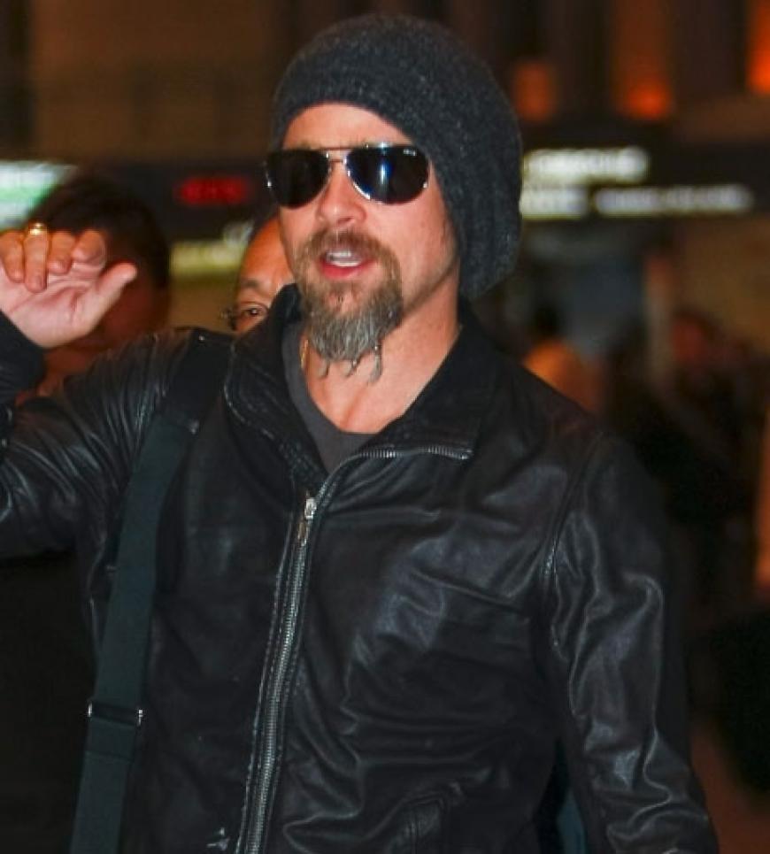 Brad Pitt trägt eine Strickmütze im angesagten Beanie-Look